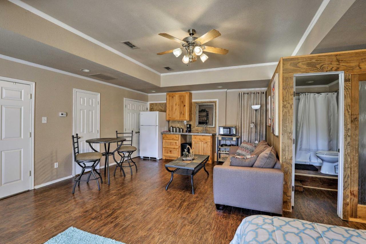 Granbury Studio - 10 Mins From Town And The Lake! Apartment Exterior photo